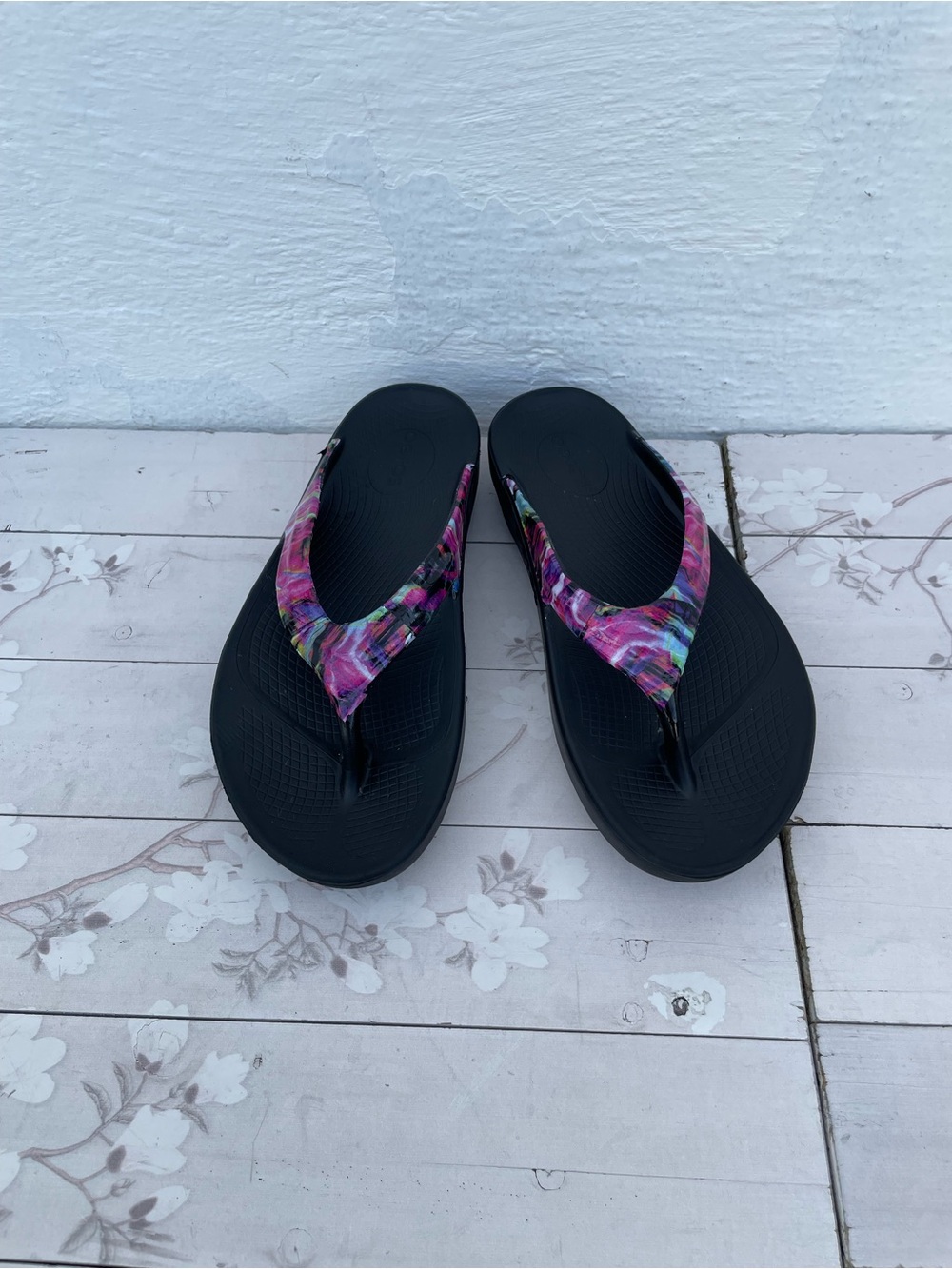OOFOS Women’s Black Sandals with Pink Multi-Color Straps